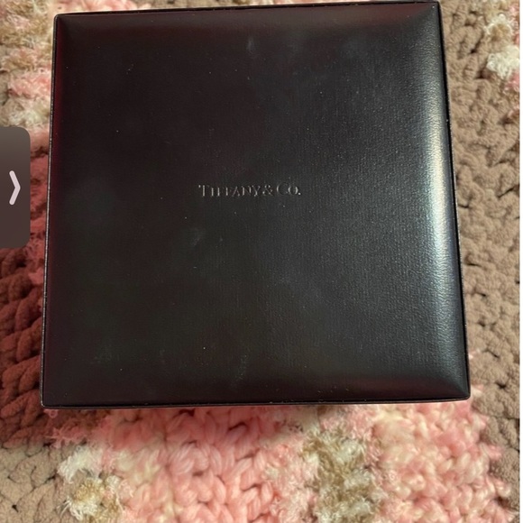 Preloved Vintage Tiffany&Co Black calfskin band wrist watch for women - Picture 3 of 15